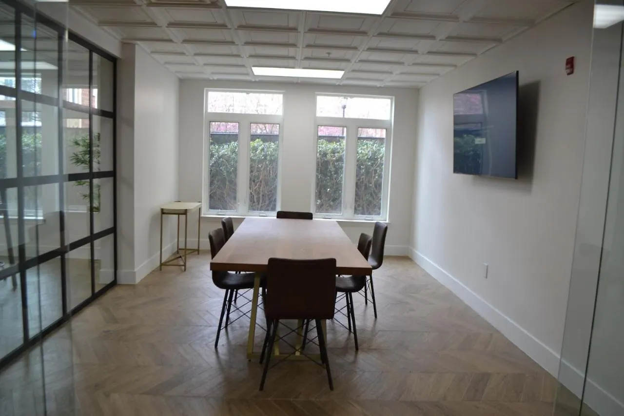 The Hornet - Cozy And Spacious 3Br - Free Parking - Views - 2 Mins To Stadium Charlotte Apartment