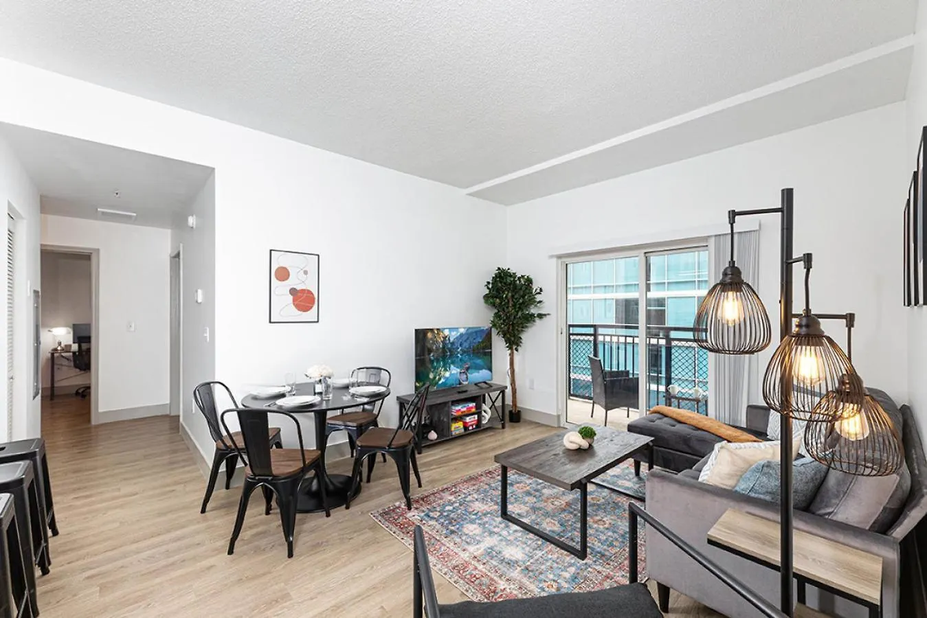 The Hornet - Cozy And Spacious 3Br - Free Parking - Views - 2 Mins To Stadium Charlotte 0*,