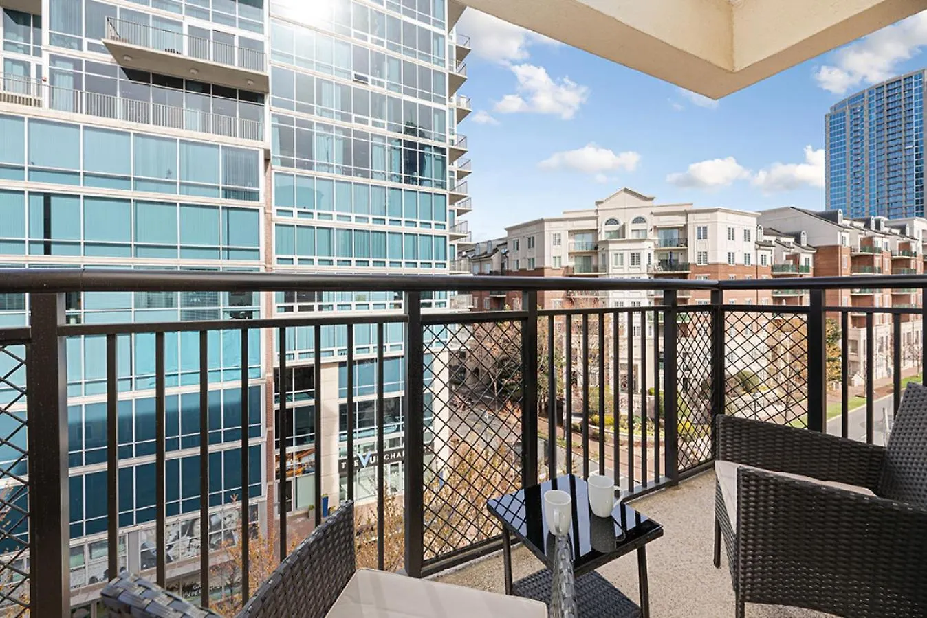 The Hornet - Cozy And Spacious 3Br - Free Parking - Views - 2 Mins To Stadium Charlotte Apartamento